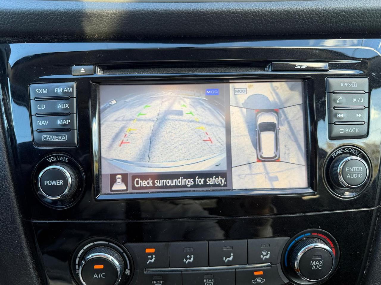 2016 Nissan Rogue SV Photo