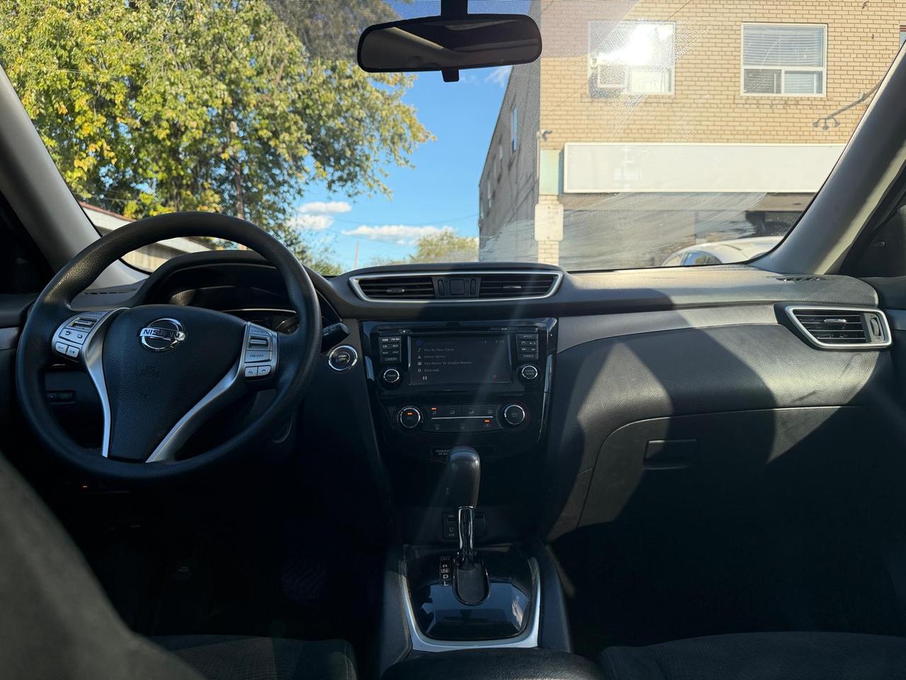 2016 Nissan Rogue SV Photo