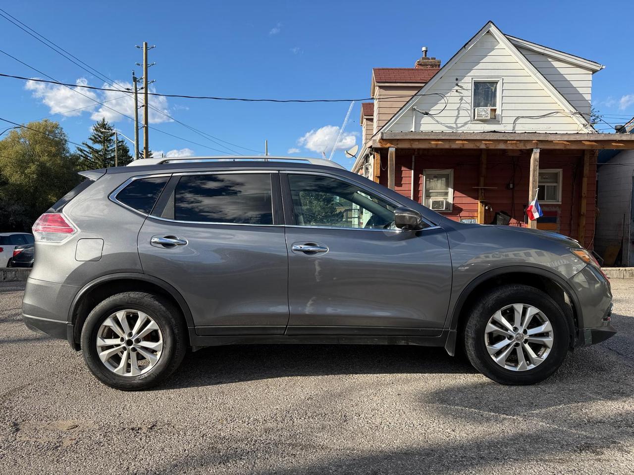 2016 Nissan Rogue SV Photo