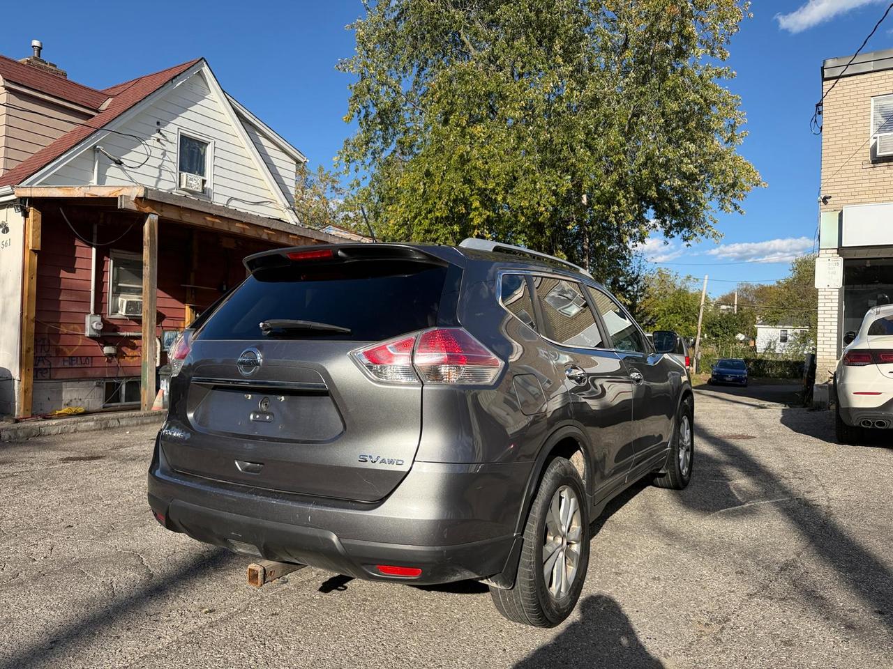 2016 Nissan Rogue SV Photo