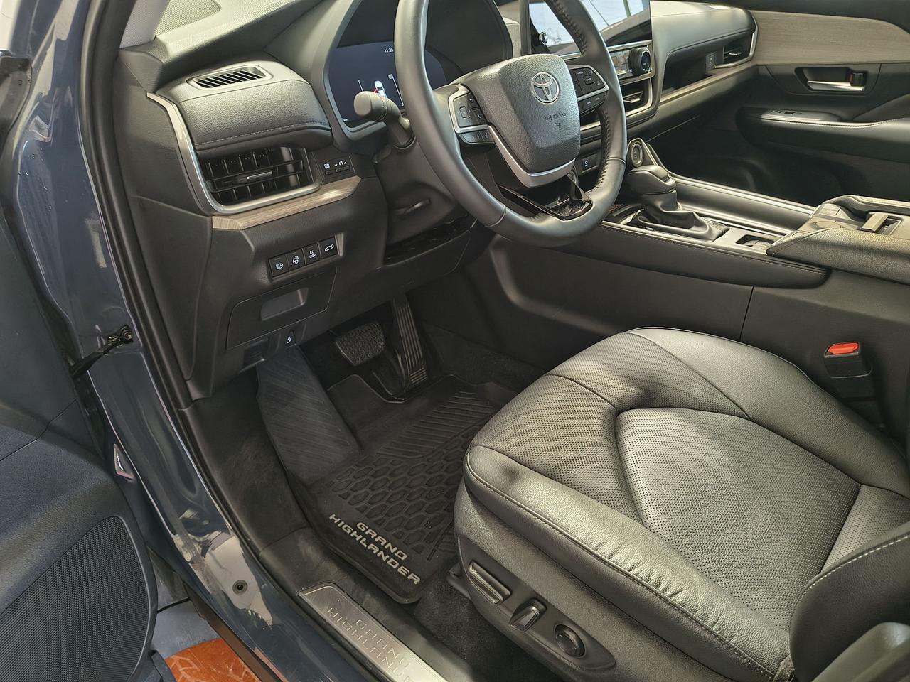 2025 Toyota Grand Highlander Hybrid Limited Photo0