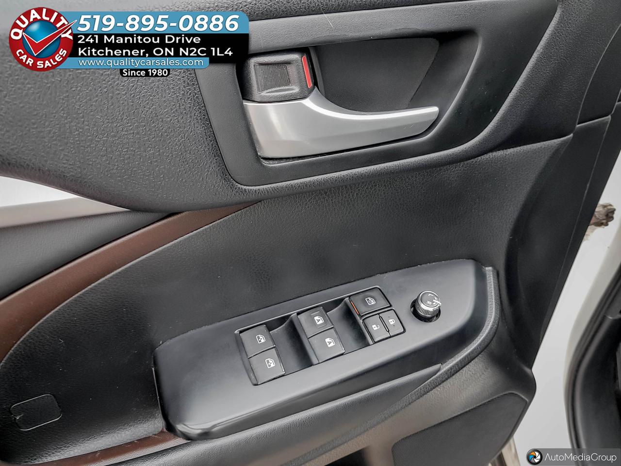 2014 Toyota Highlander XLE *LEATHER-SUNROOF-NAVIGATION* Photo