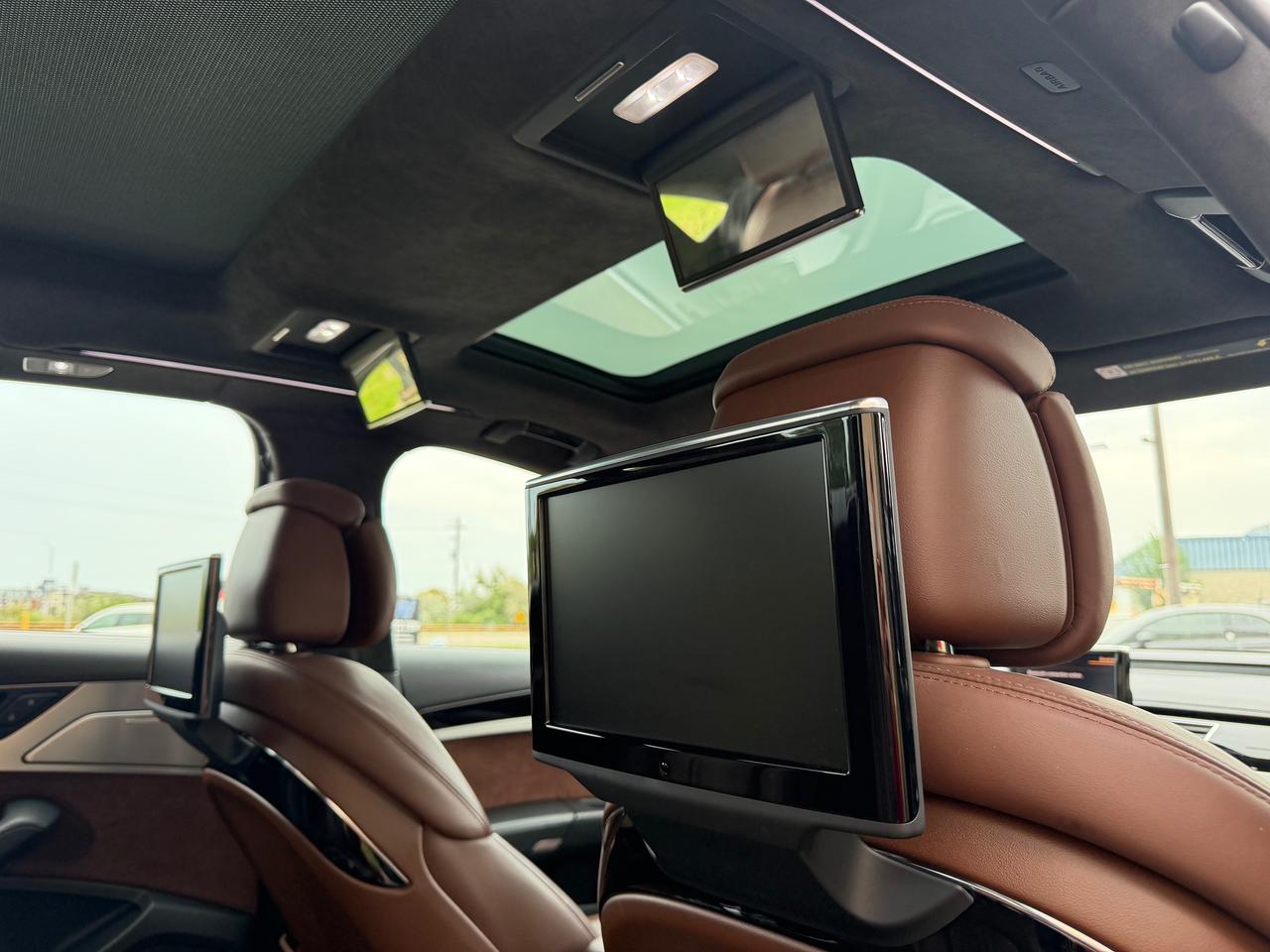 2013 Audi A8 W12 *RARE LUXURY VEHICLE & GREAT SERVICE HISTORY* Photo