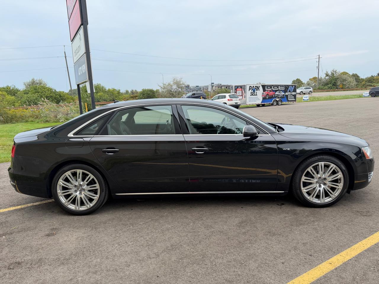 2013 Audi A8 W12 *RARE LUXURY VEHICLE & GREAT SERVICE HISTORY* Photo3