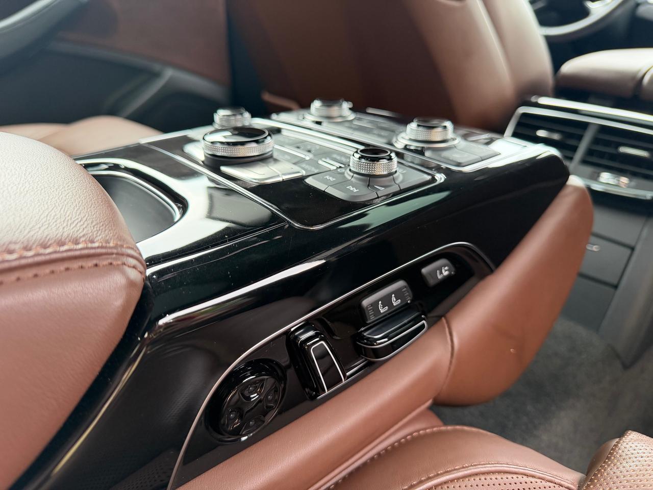 2013 Audi A8 W12 *RARE LUXURY VEHICLE & GREAT SERVICE HISTORY* Photo