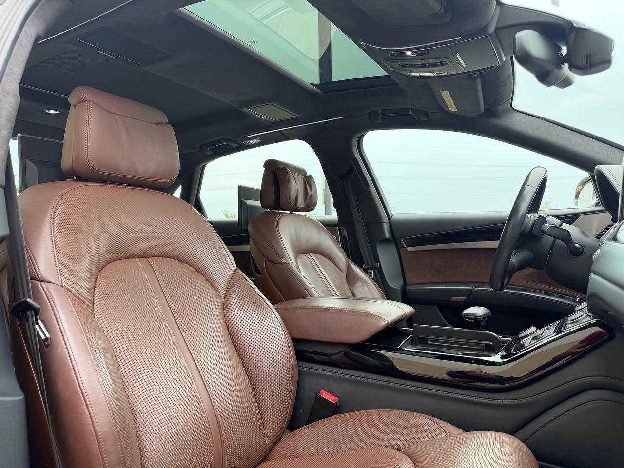 2013 Audi A8 W12 *RARE LUXURY VEHICLE & GREAT SERVICE HISTORY* Photo