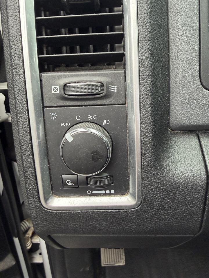 2018 RAM 1500 SLT Photo