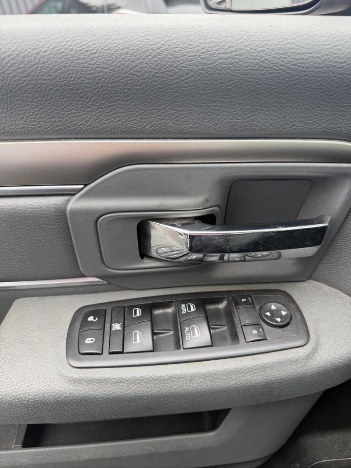 2018 RAM 1500 SLT Photo