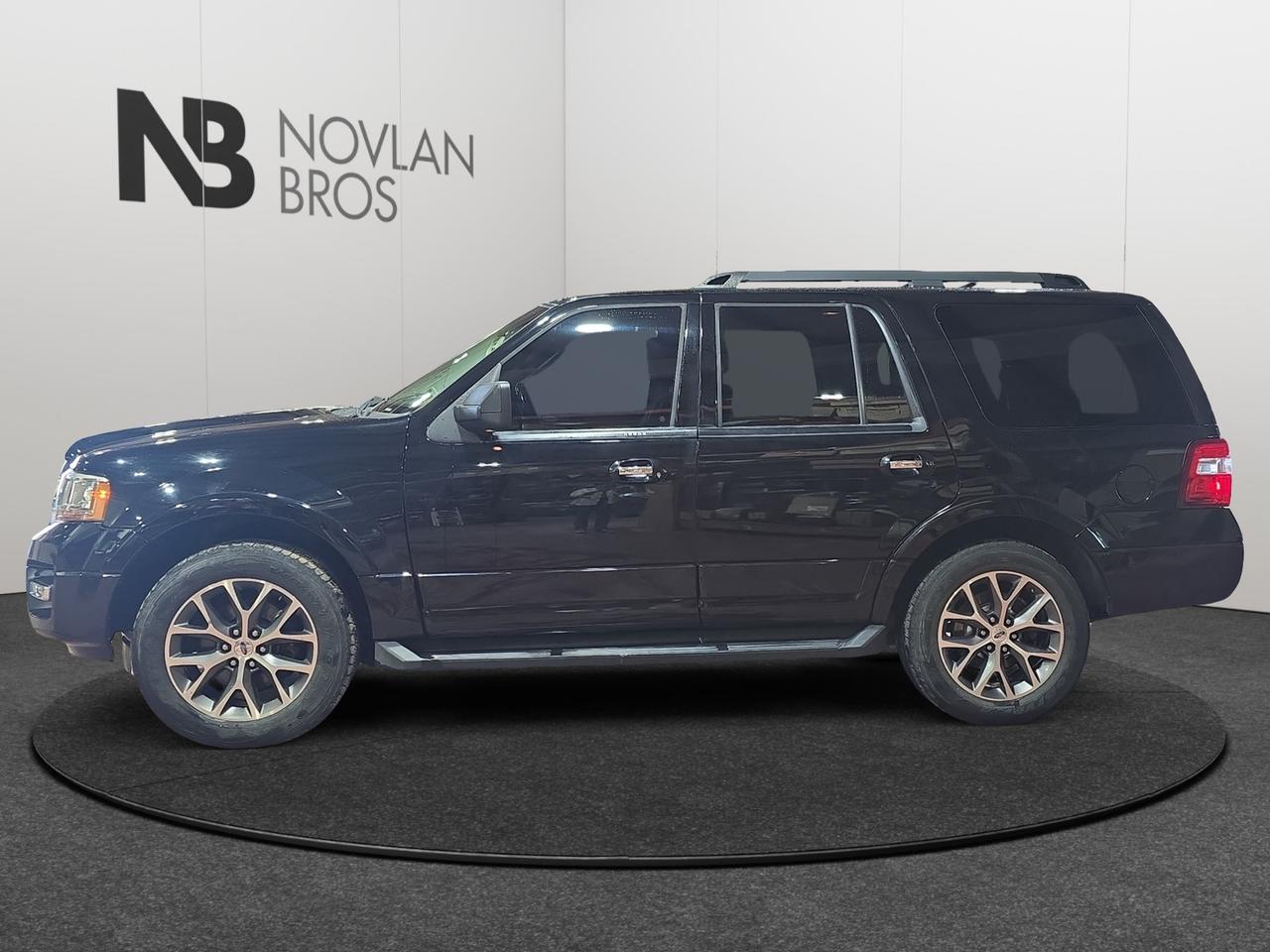 2017 Ford Expedition XLT Photo1