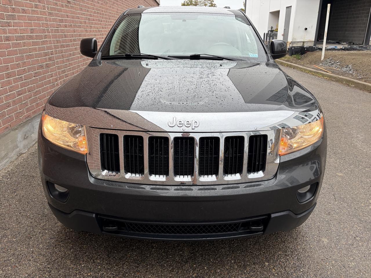 2011 Jeep Grand Cherokee Laredo Photo5