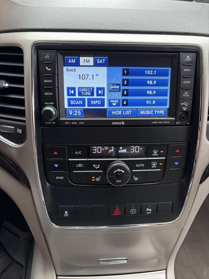 2011 Jeep Grand Cherokee Laredo Photo