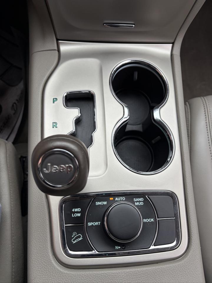 2011 Jeep Grand Cherokee Laredo Photo
