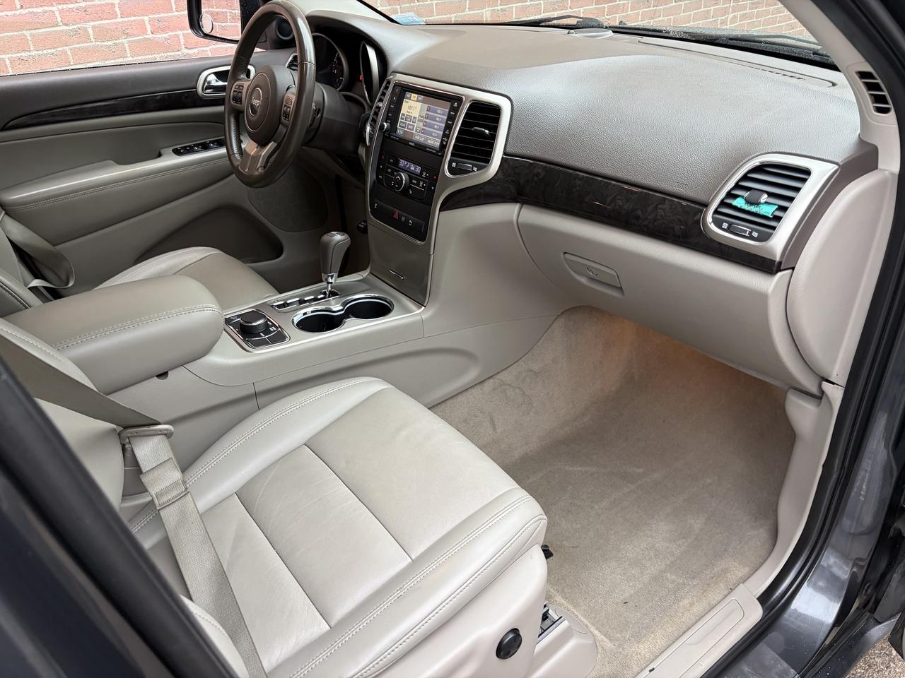 2011 Jeep Grand Cherokee Laredo Photo