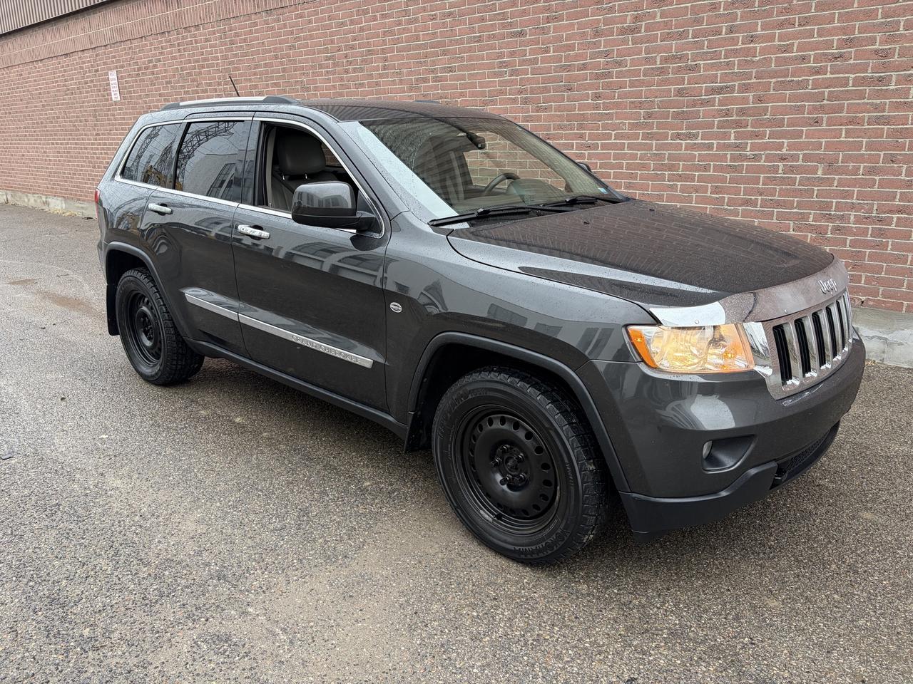2011 Jeep Grand Cherokee Laredo Photo3