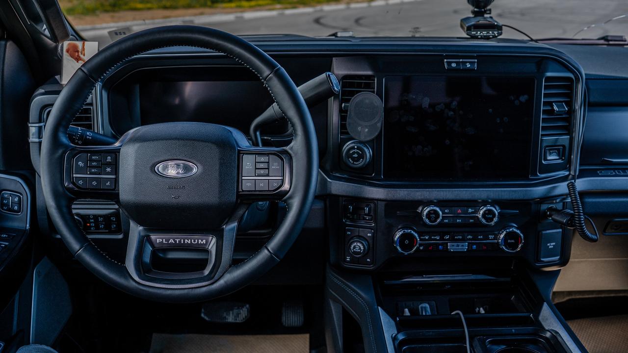 2026 Ford SUPER DUTY F-350 SRW Platinum Photo1