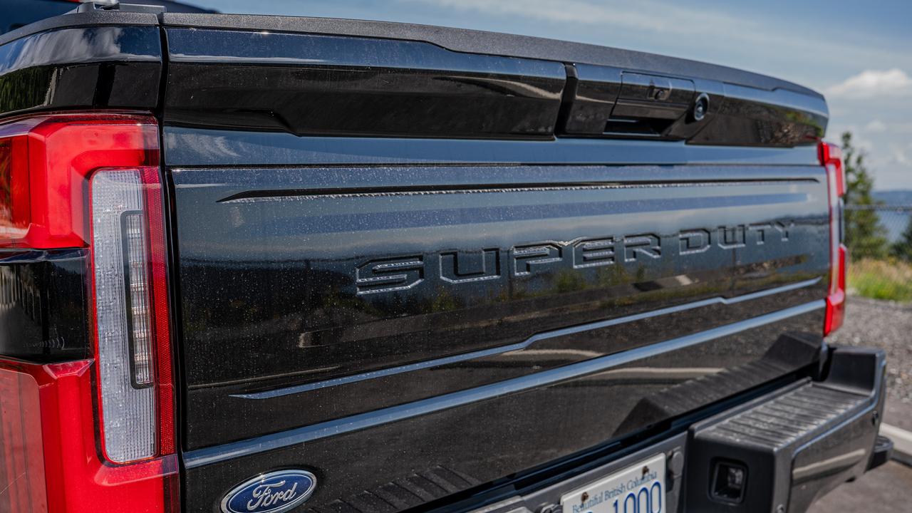 2026 Ford SUPER DUTY F-350 SRW Platinum Photo2
