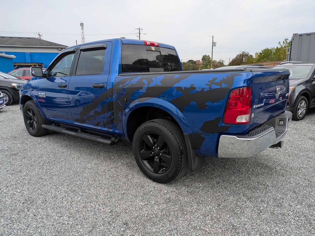 2017 RAM 1500 4WD Crew Cab 140.5" Photo2