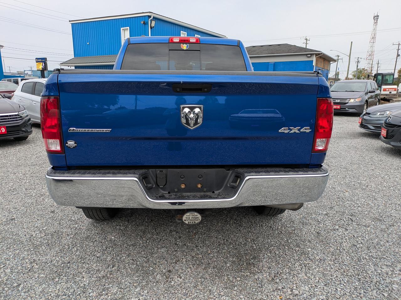 2017 RAM 1500 4WD Crew Cab 140.5" Photo3