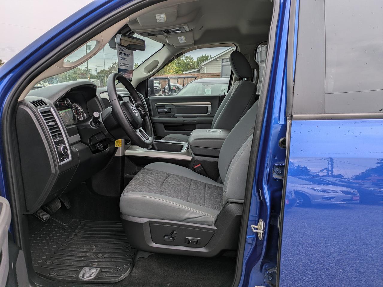 2017 RAM 1500 4WD Crew Cab 140.5" Photo