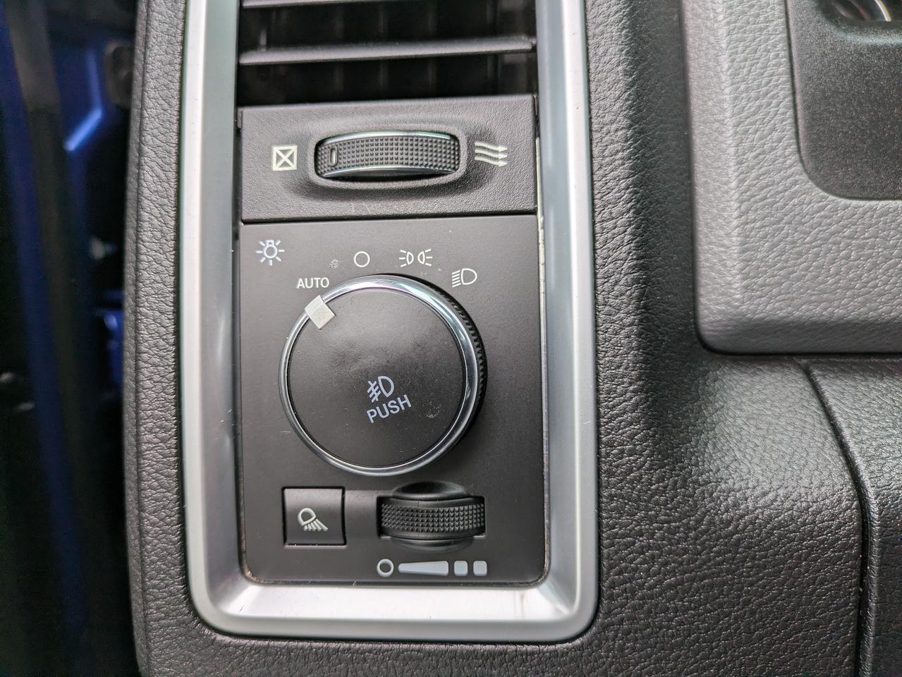2017 RAM 1500 4WD Crew Cab 140.5" Photo