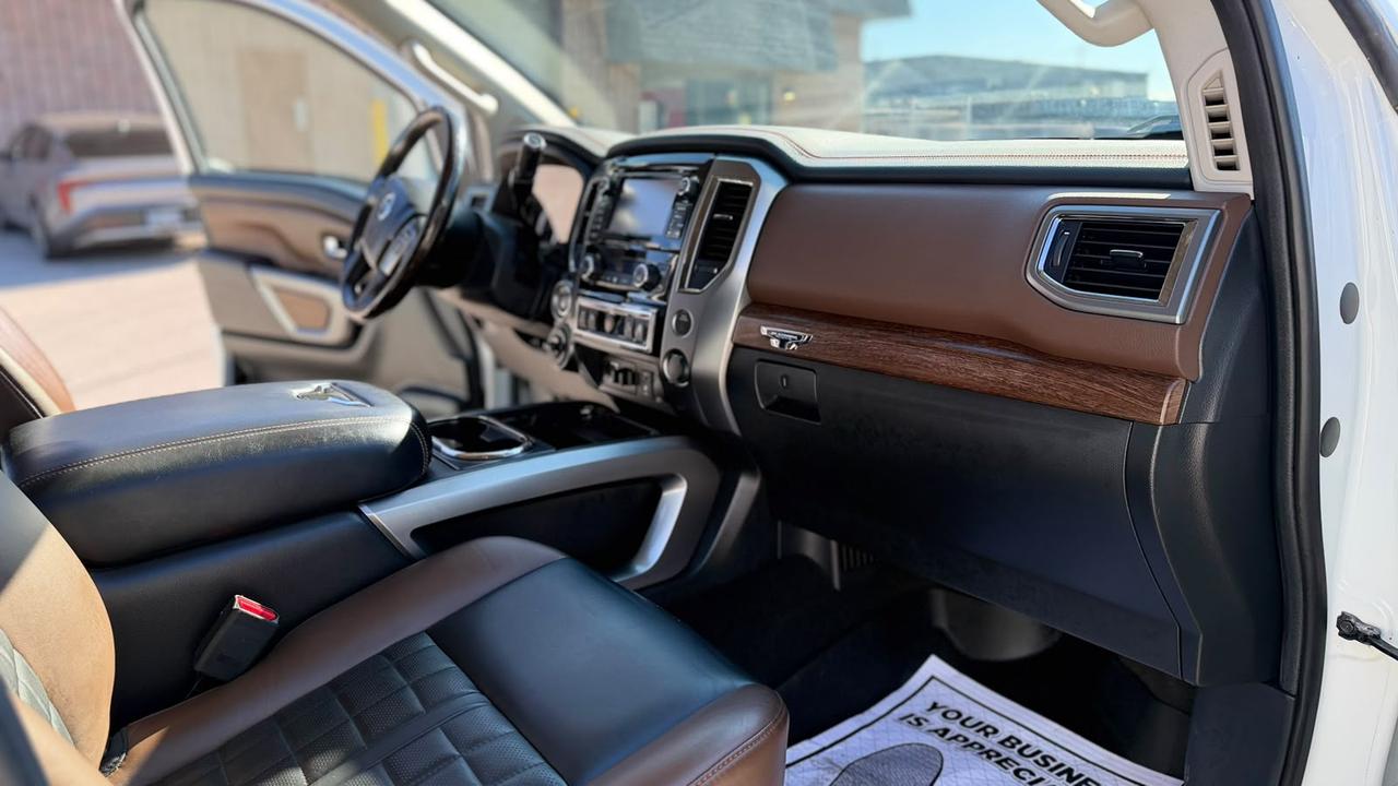 2018 Nissan Titan Platinum Photo