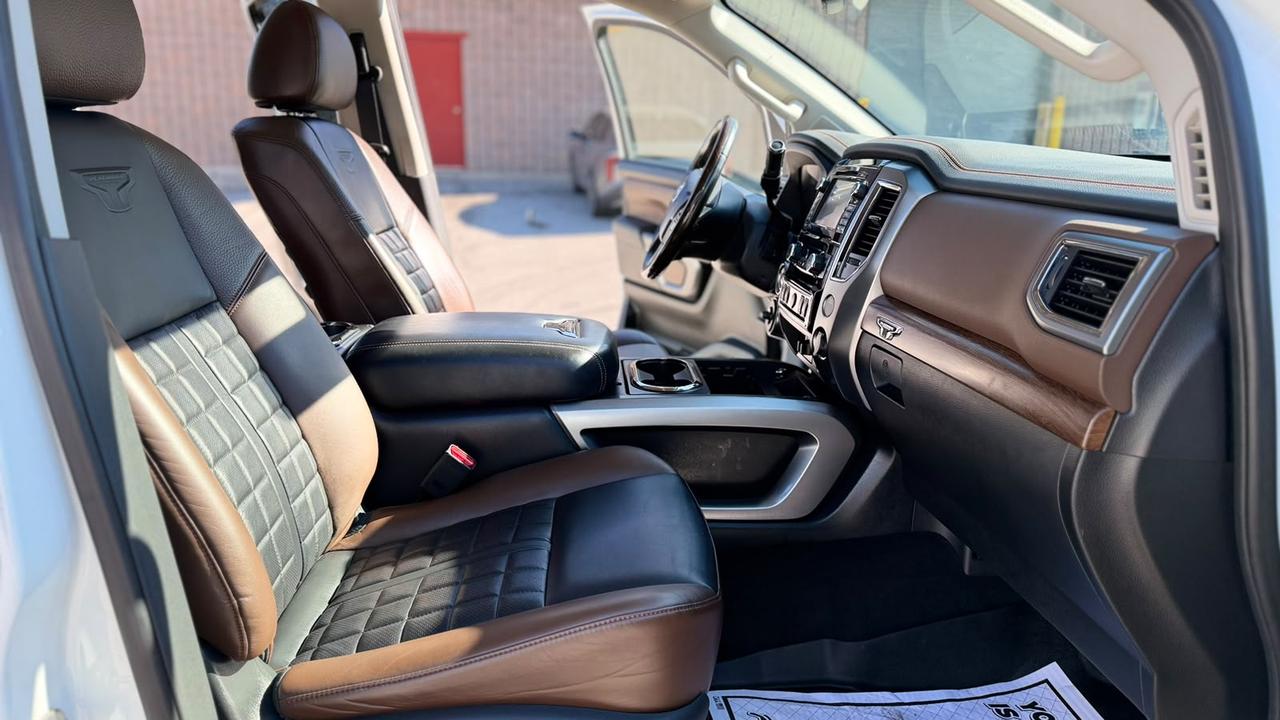 2018 Nissan Titan Platinum Photo
