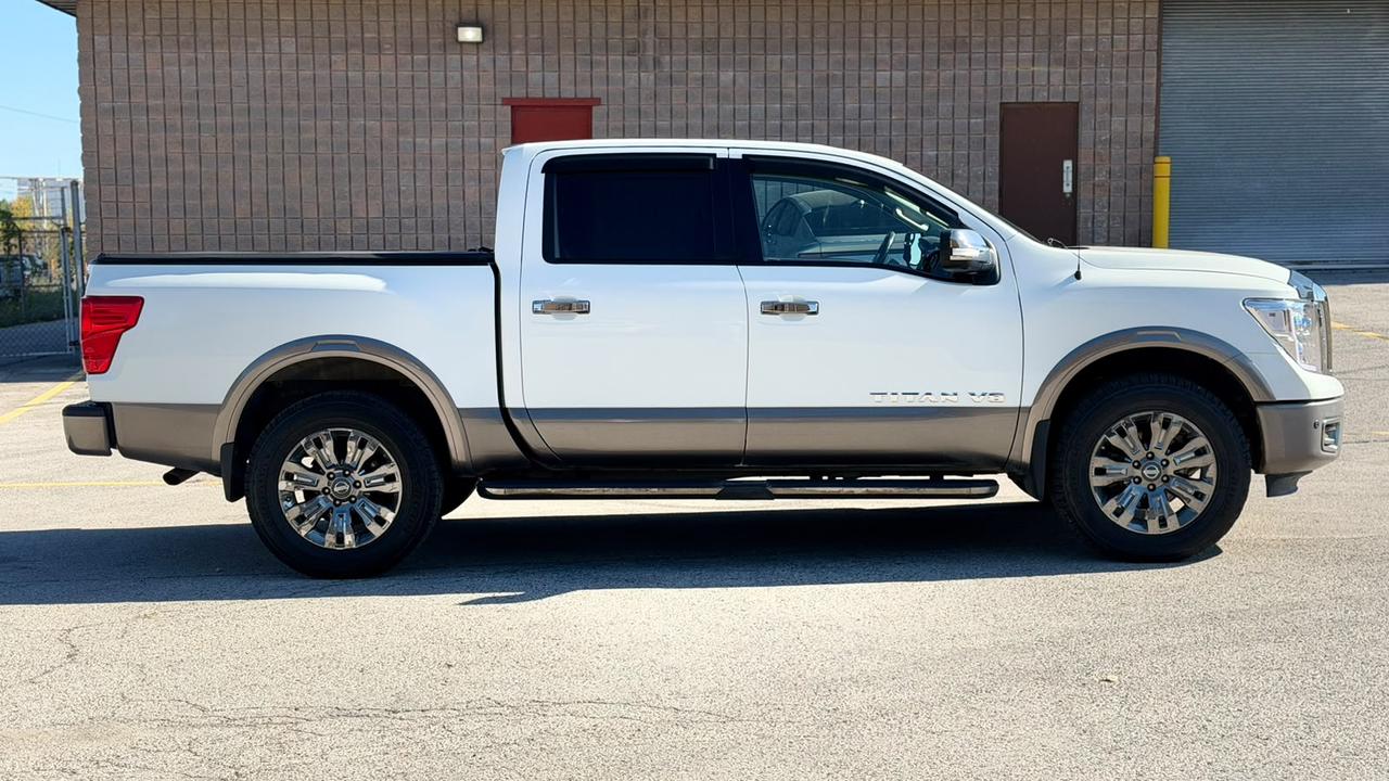 2018 Nissan Titan Platinum Photo3