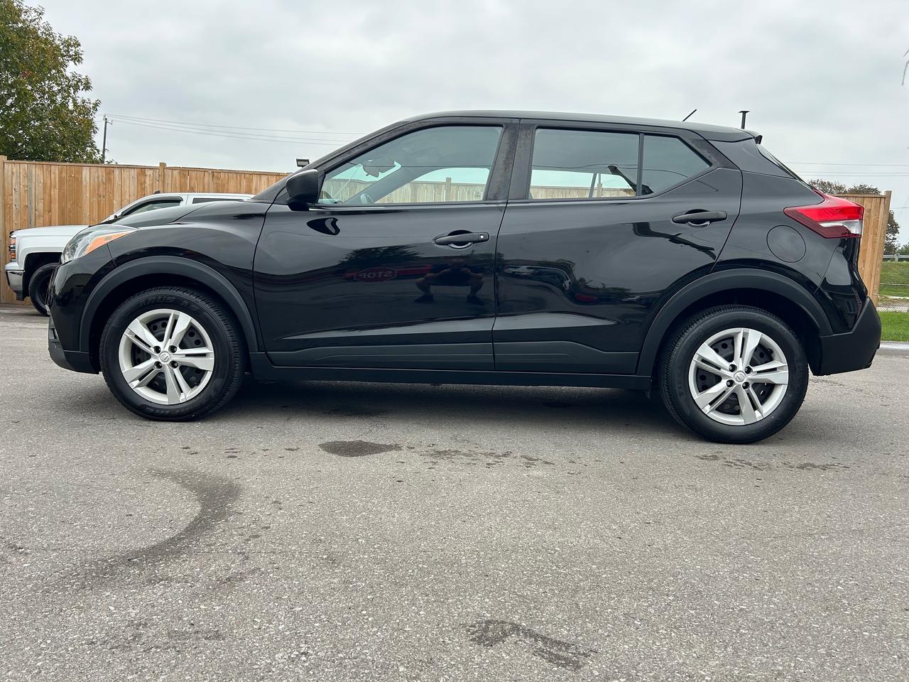 2020 Nissan Kicks S Photo5