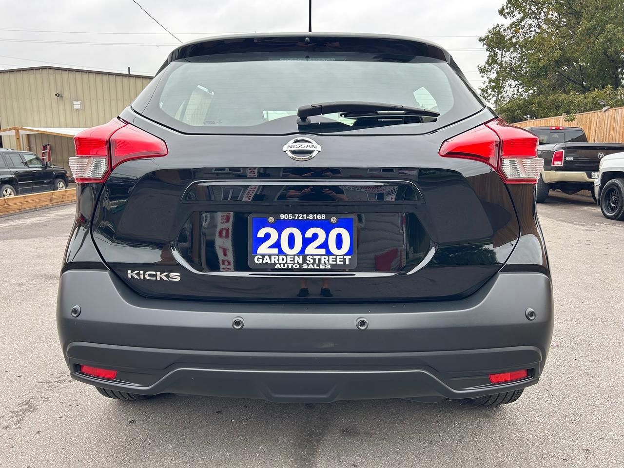 2020 Nissan Kicks S Photo3