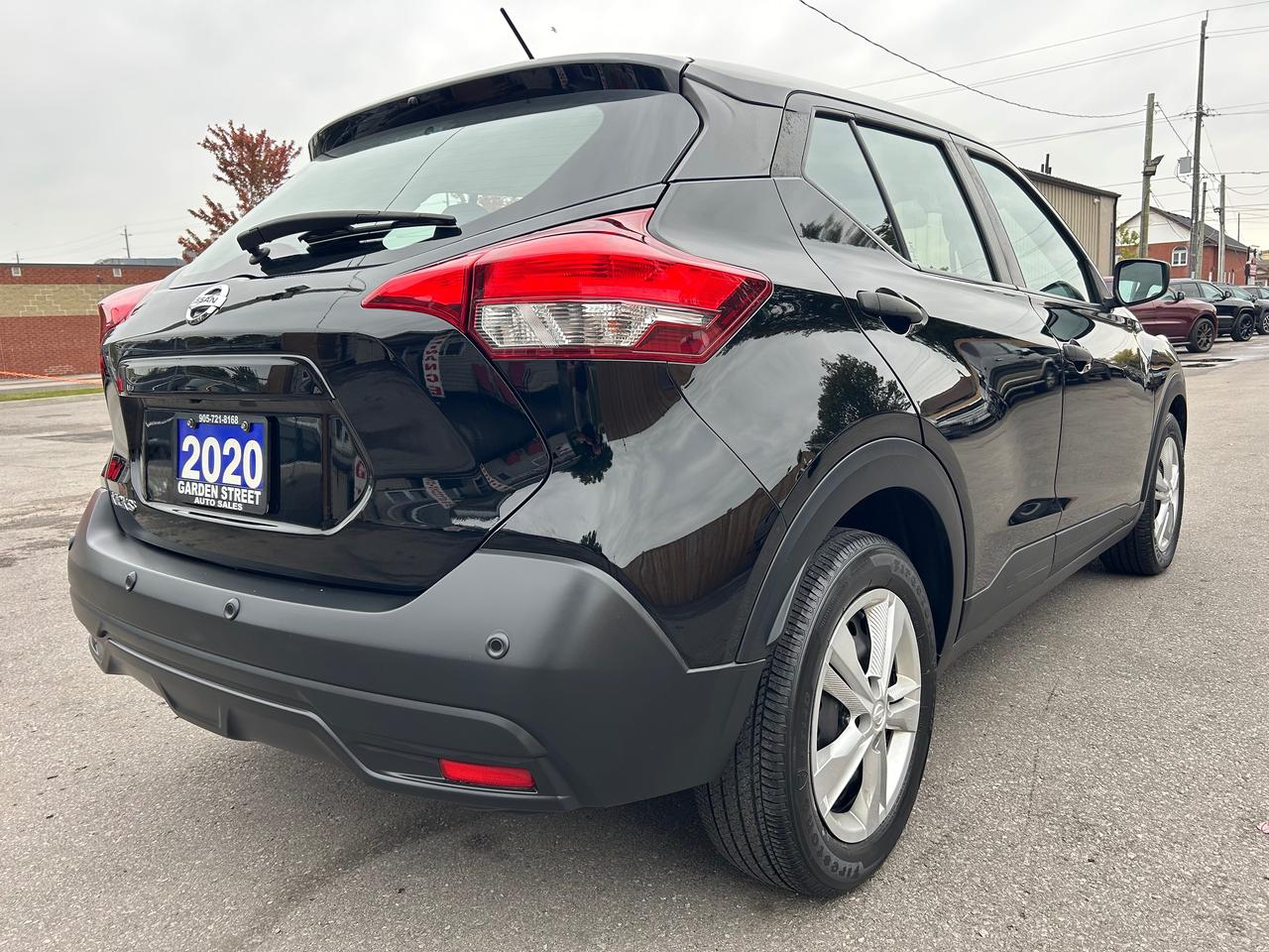 2020 Nissan Kicks S Photo4