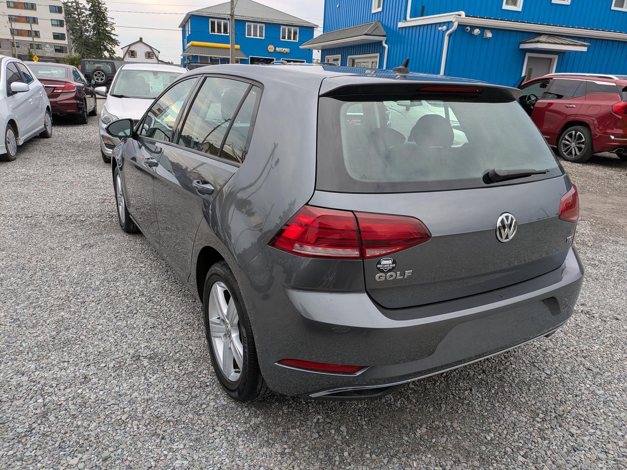 2018 Volkswagen Golf TRENDLINE Photo2