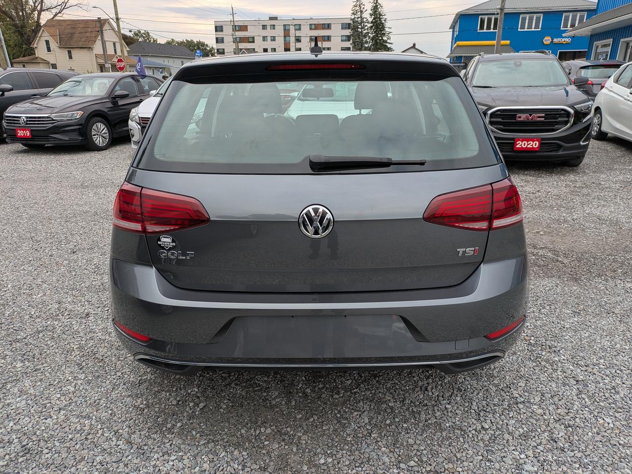 2018 Volkswagen Golf TRENDLINE Photo3