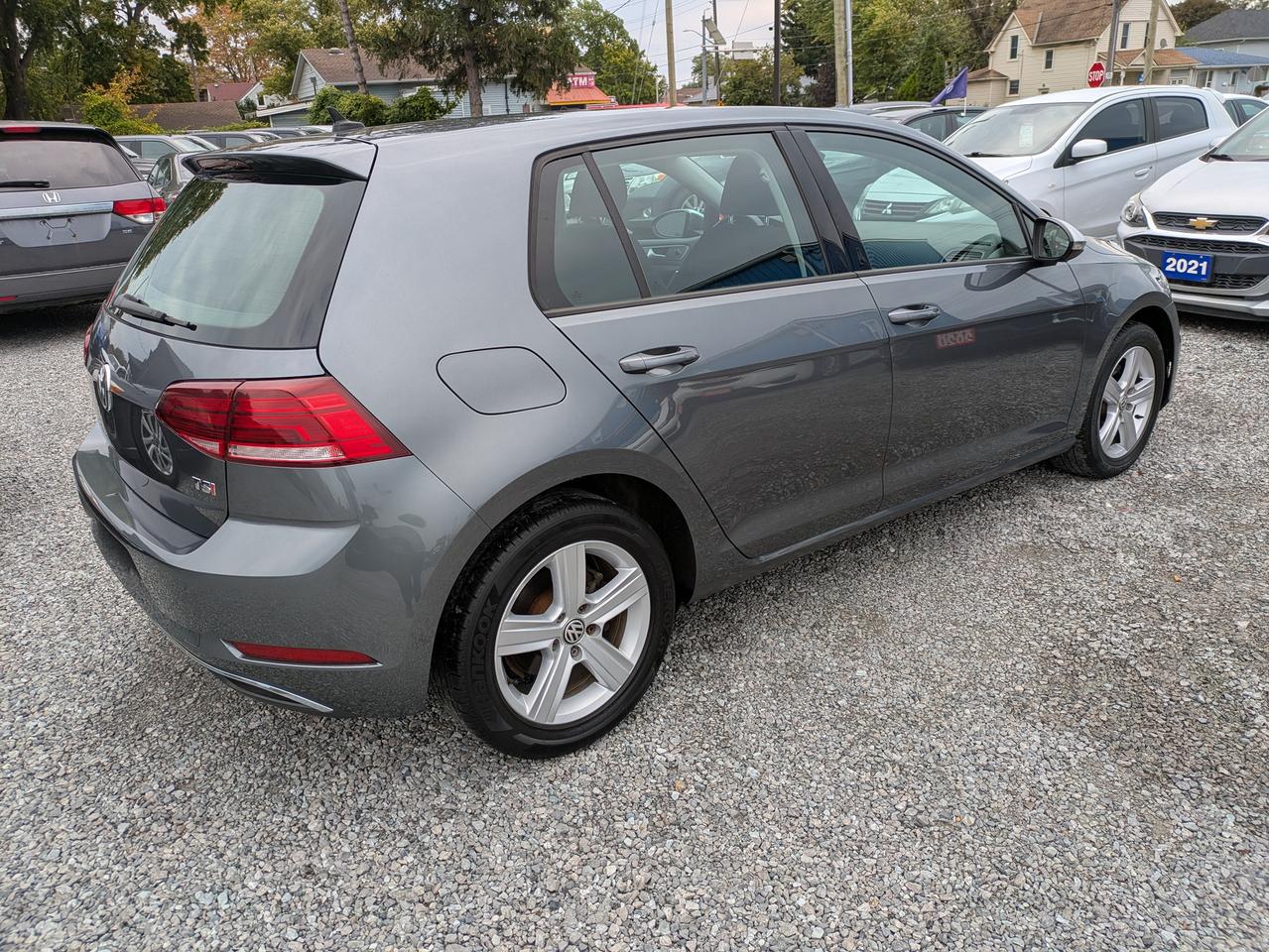 2018 Volkswagen Golf TRENDLINE Photo4