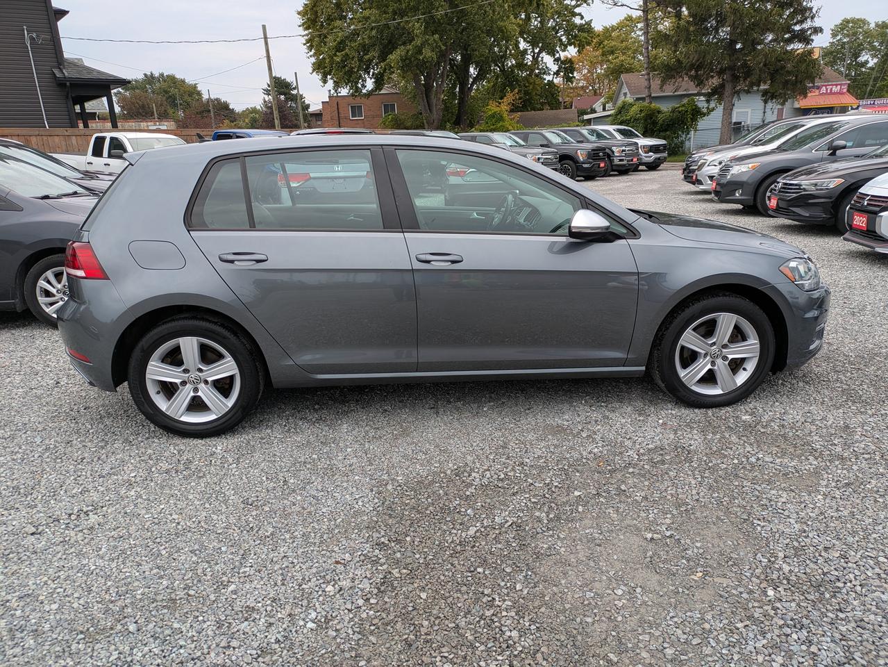 2018 Volkswagen Golf TRENDLINE Photo