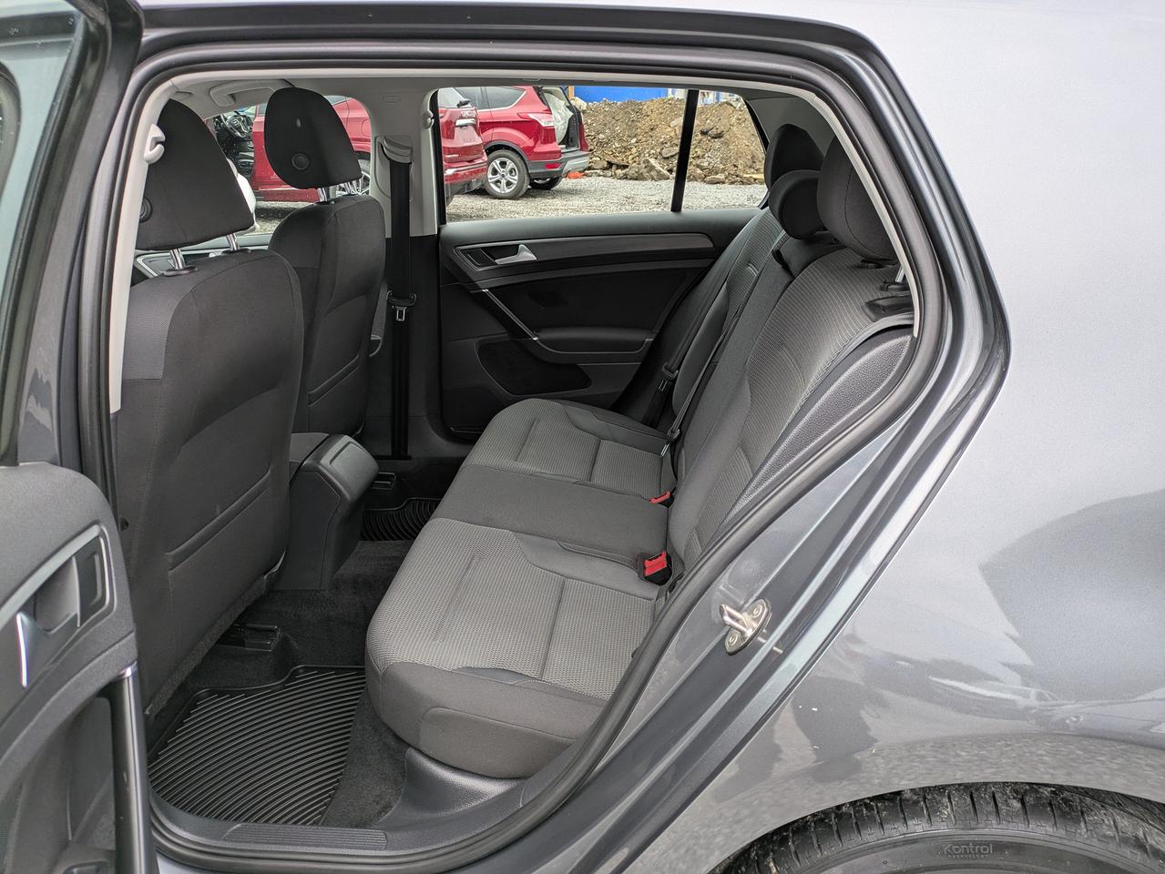 2018 Volkswagen Golf TRENDLINE Photo