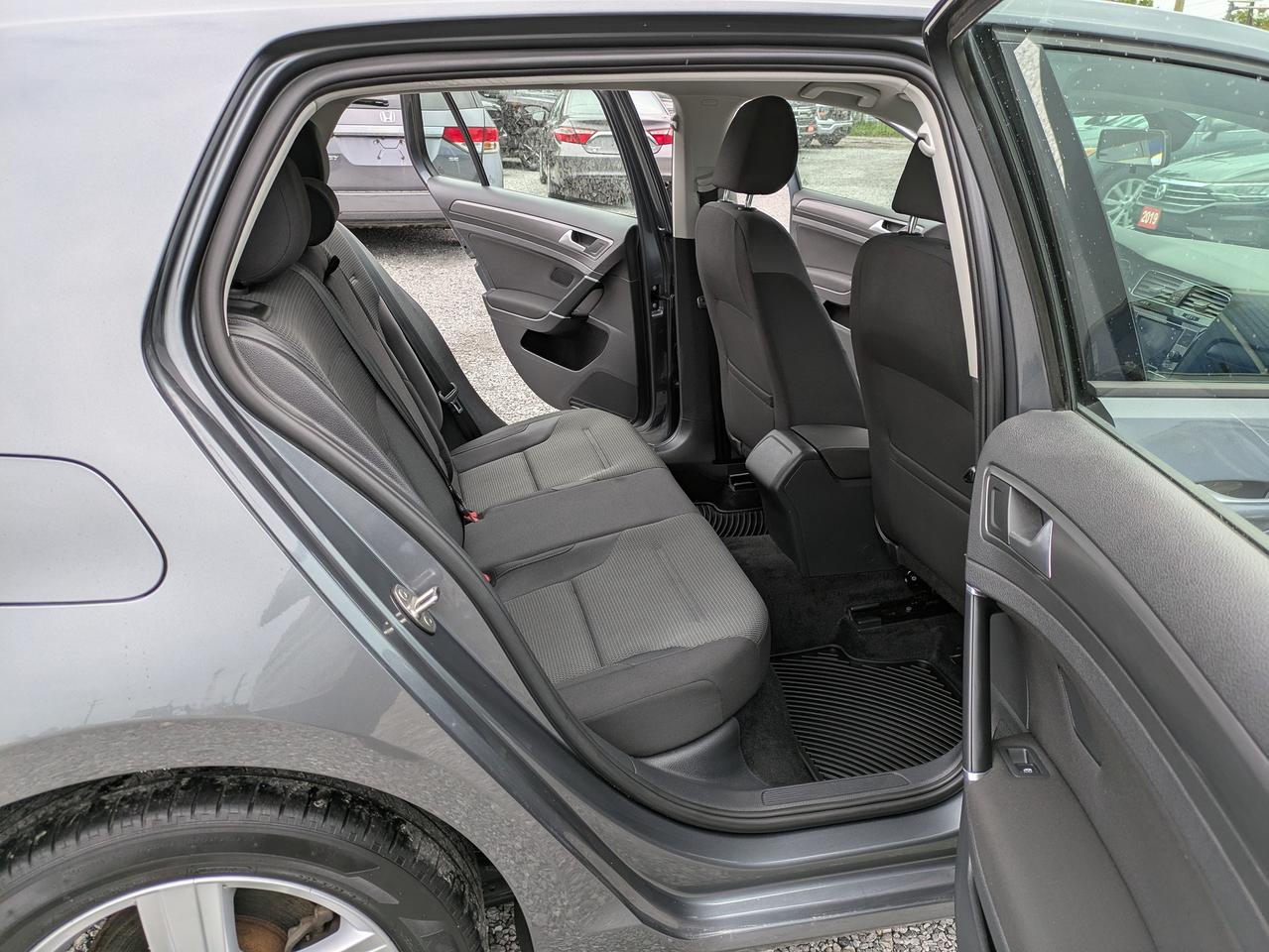 2018 Volkswagen Golf TRENDLINE Photo