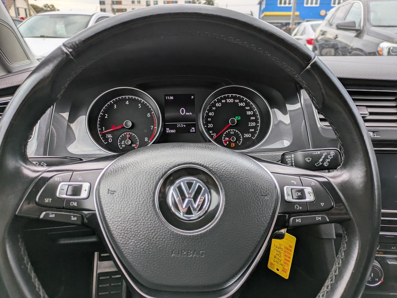 2018 Volkswagen Golf TRENDLINE Photo