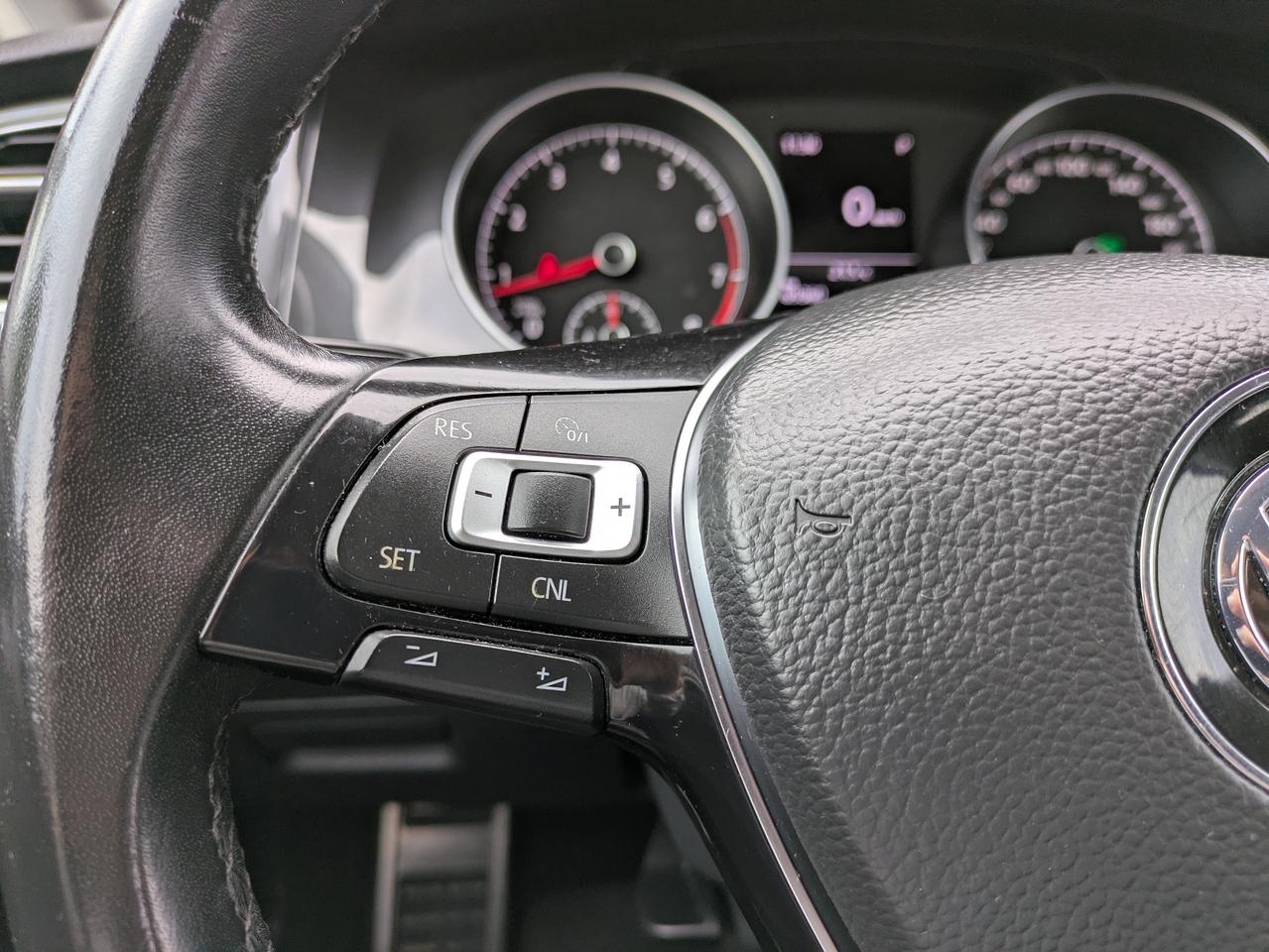 2018 Volkswagen Golf TRENDLINE Photo