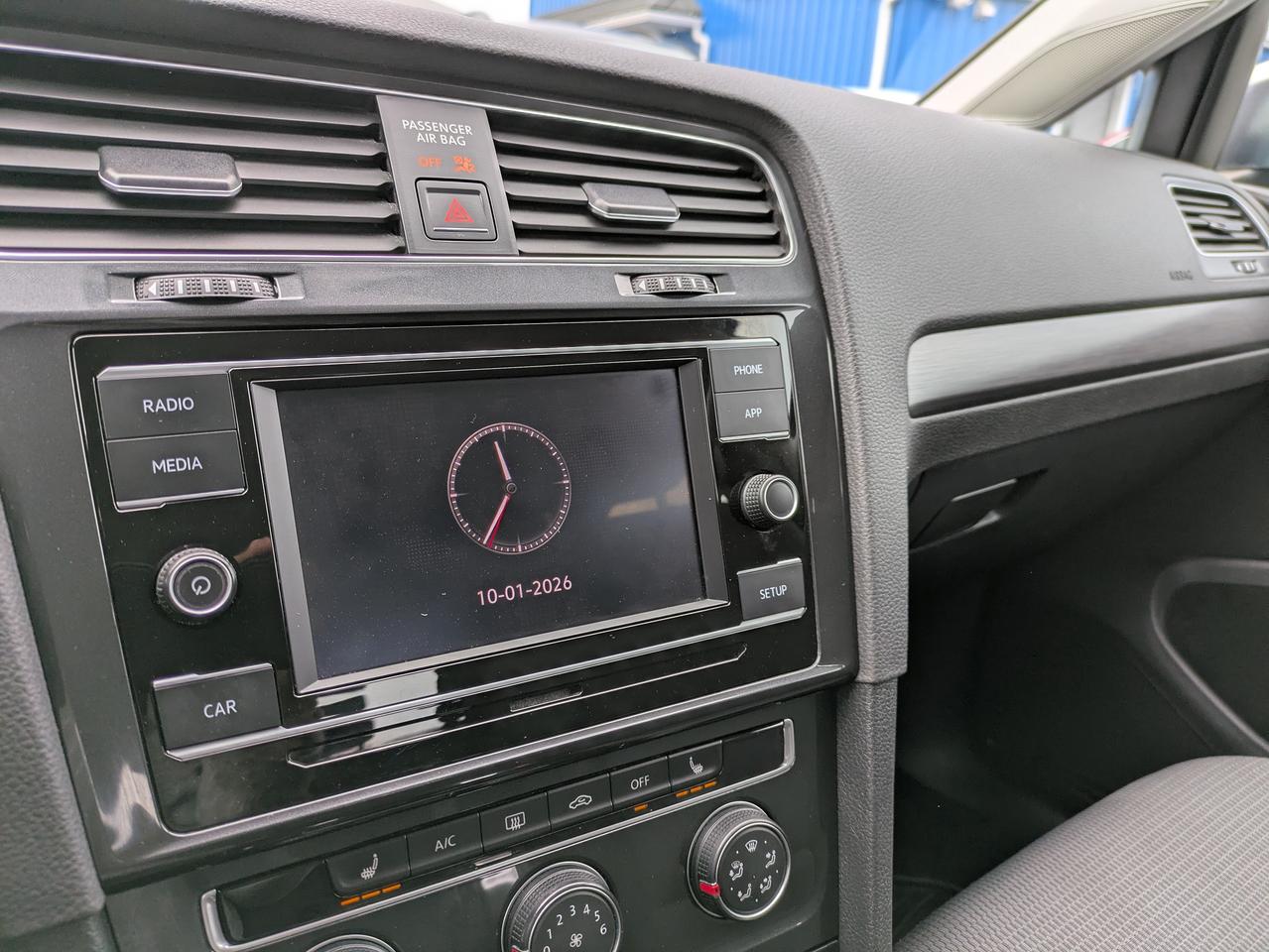 2018 Volkswagen Golf TRENDLINE Photo