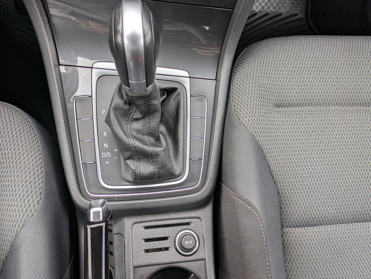 2018 Volkswagen Golf TRENDLINE Photo