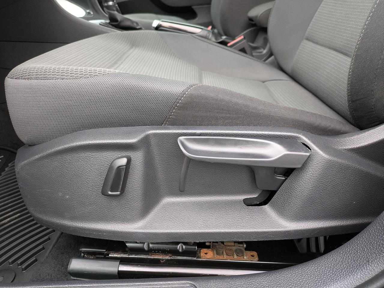 2018 Volkswagen Golf TRENDLINE Photo