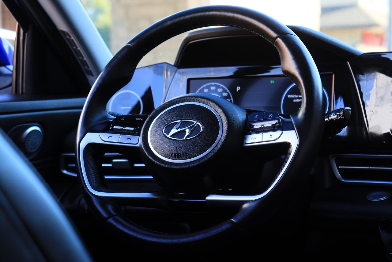 2022 Hyundai Elantra Hybrid Ultimate | Leather | Sunroof | CarPlay | BSM | ACC Photo