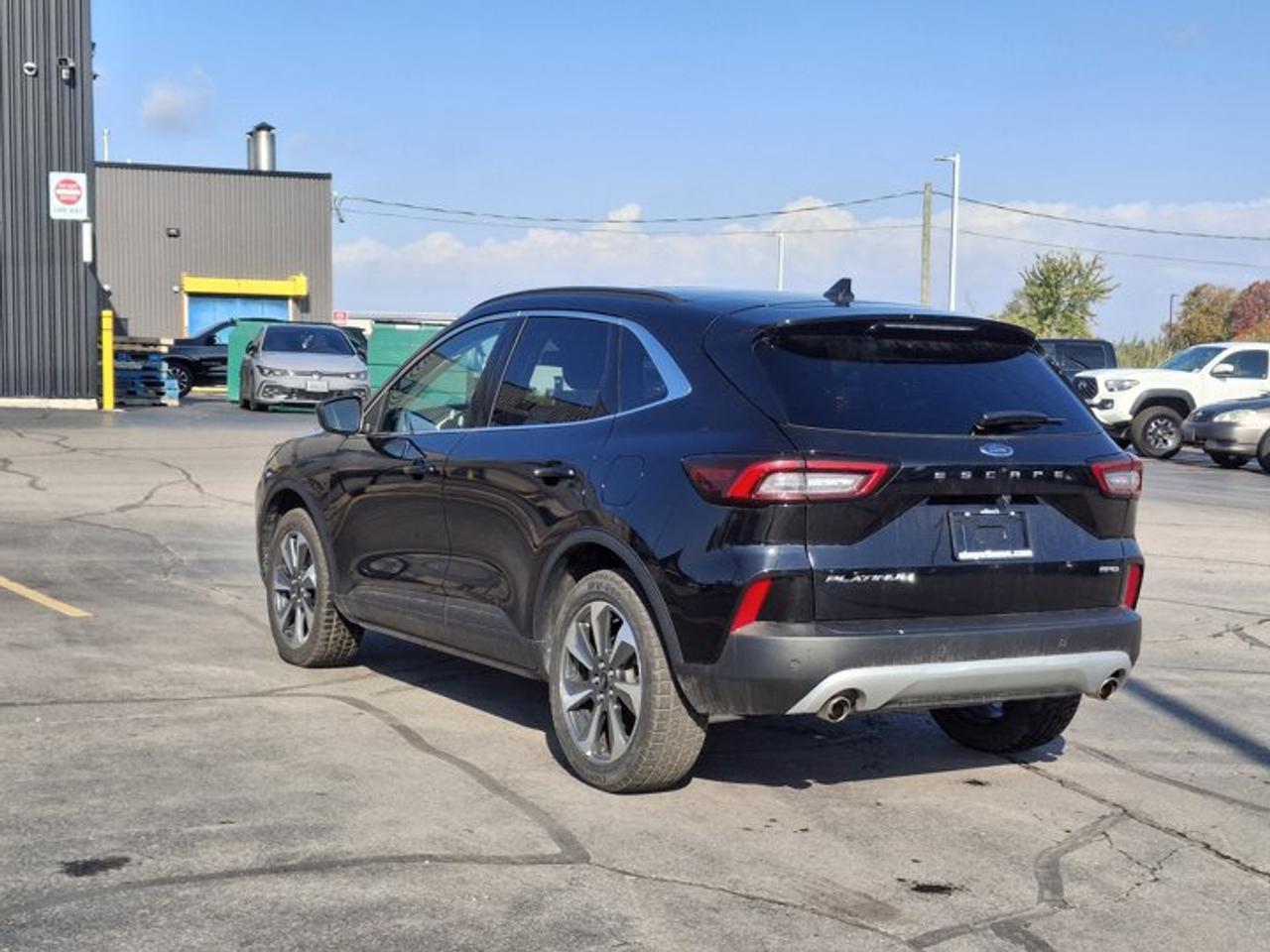 2025 Ford Escape Platinum AWD | 2.0L | Leather | Sunroof | Heated Steering + Seats | Adaptive Cruise | and More ! Photo