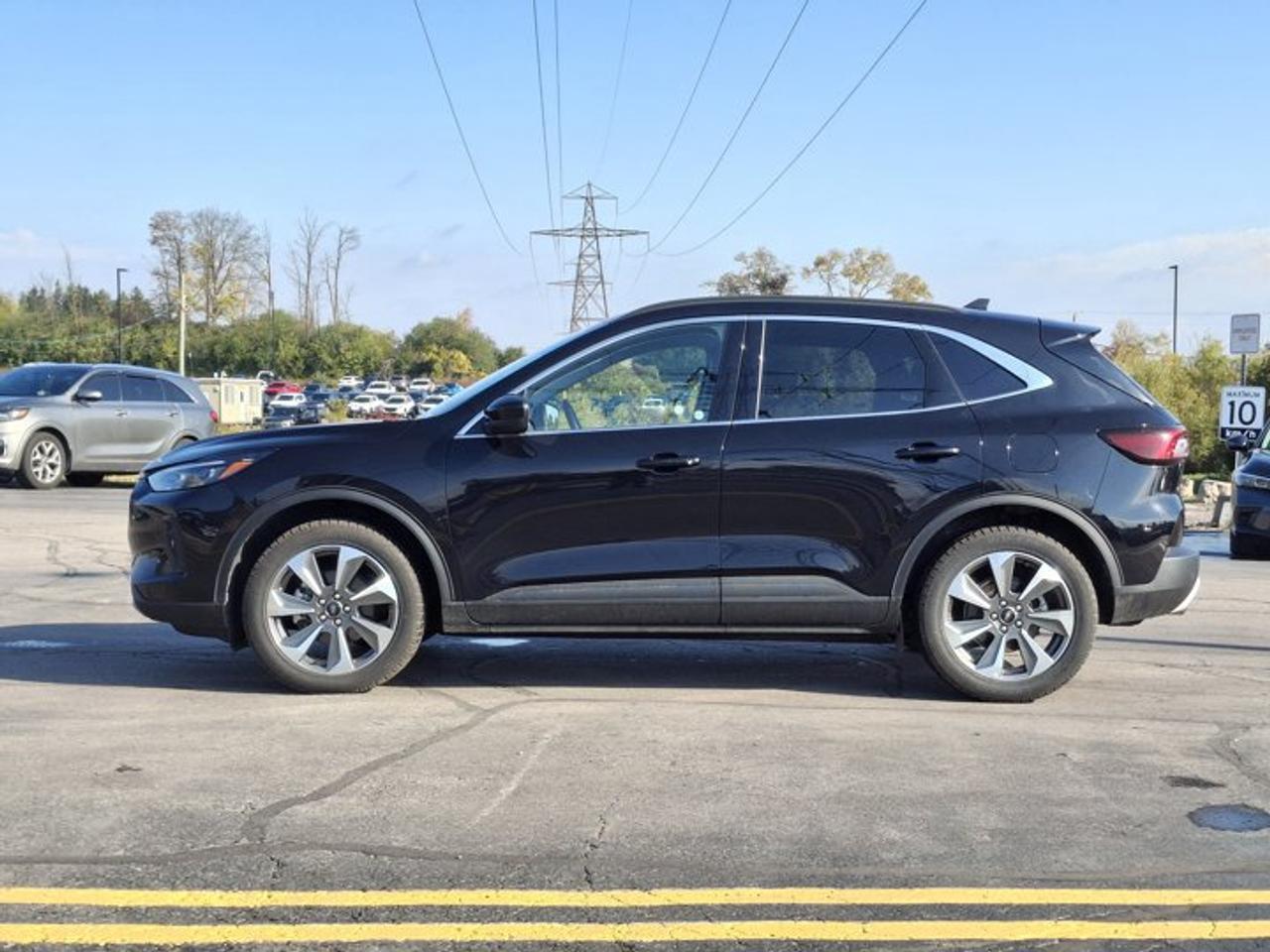 2025 Ford Escape Platinum AWD | 2.0L | Leather | Sunroof | Heated Steering + Seats | Adaptive Cruise | and More ! Photo5