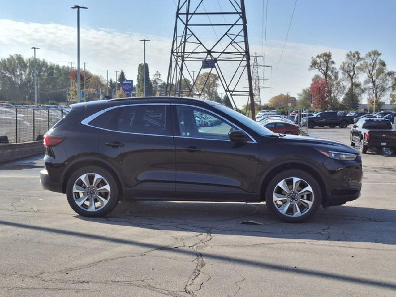 2025 Ford Escape Platinum AWD | 2.0L | Leather | Sunroof | Heated Steering + Seats | Adaptive Cruise | and More ! Photo