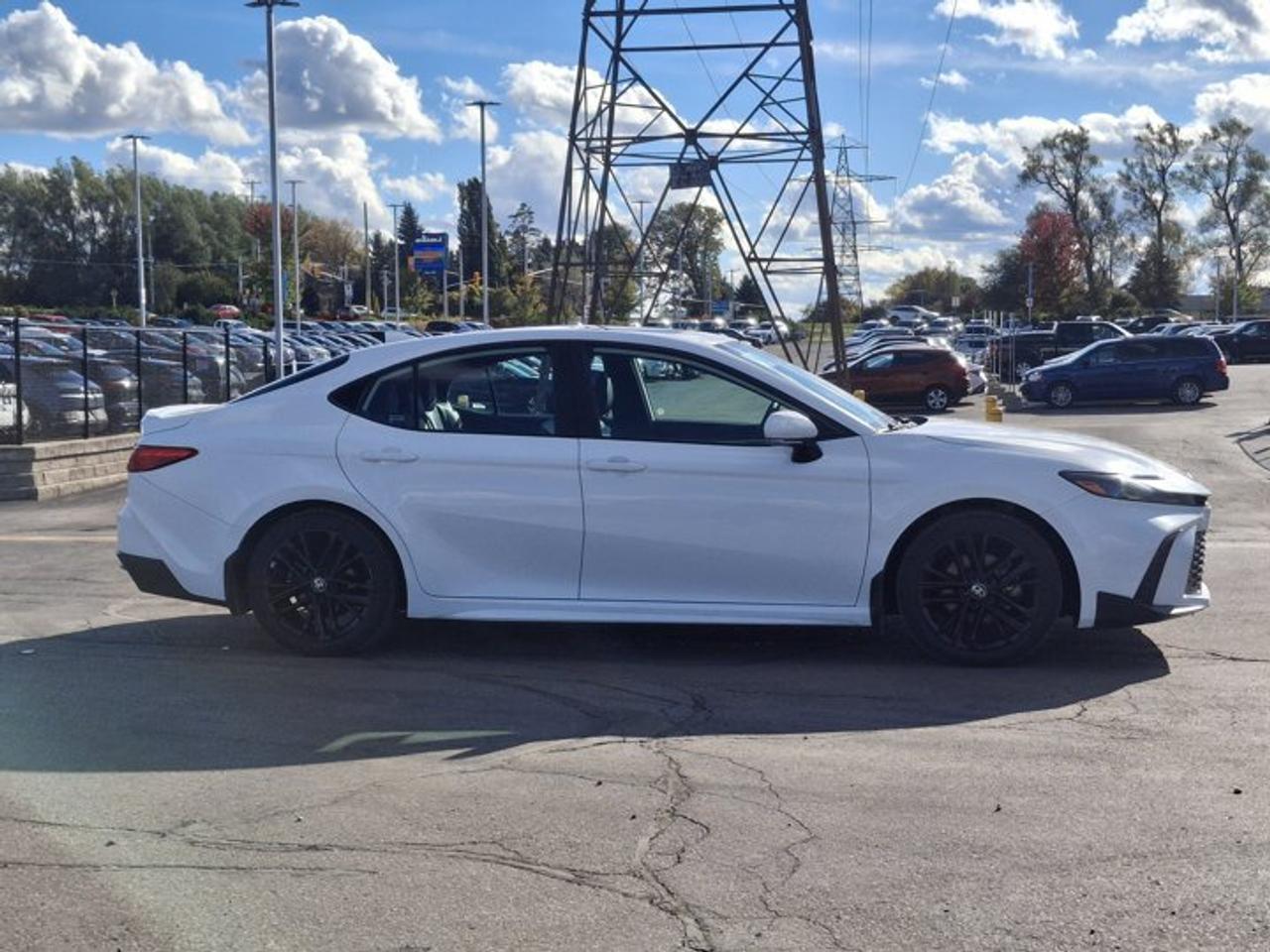 2025 Toyota Camry SE Upgrade | Sunroof | 18" Wheels | Power Seat | Heated Wheel + Seats | Radar Cruise | and More ! Photo