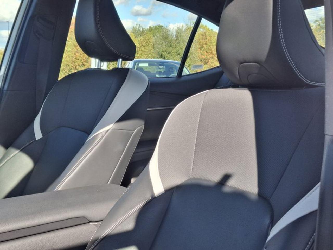 2025 Toyota Camry SE Upgrade | Sunroof | 18" Wheels | Power Seat | Heated Wheel + Seats | Radar Cruise | and More ! Photo