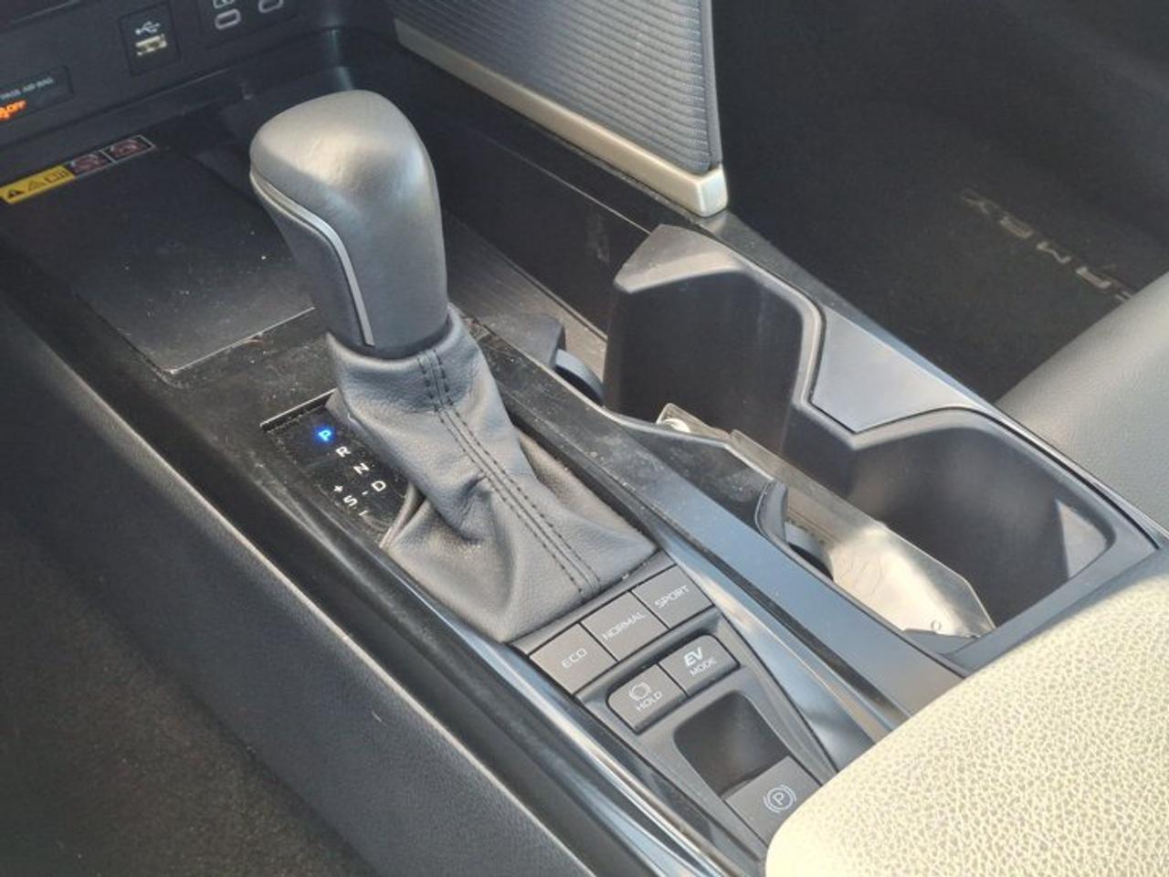 2025 Toyota Camry SE Upgrade | Sunroof | 18" Wheels | Power Seat | Heated Wheel + Seats | Radar Cruise | and More ! Photo