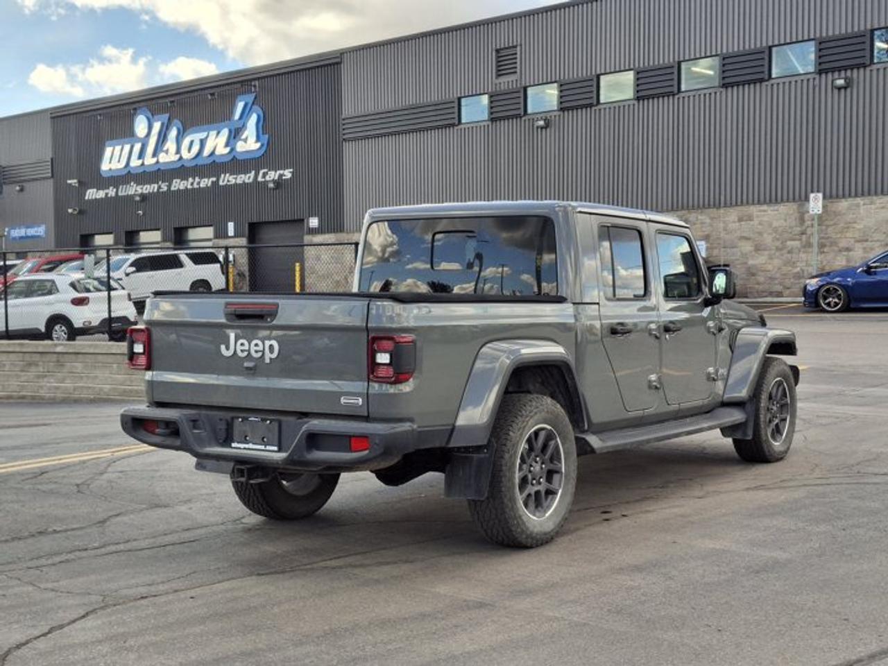 2021 Jeep Gladiator Overland 4x4 | 6 Speed Manual | Leather | Heated Seats + Steering | CarPlay + Android | and More ! Photo
