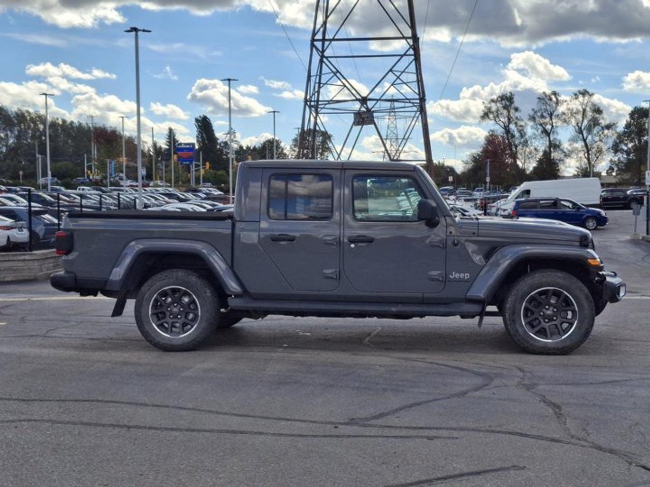 2021 Jeep Gladiator Overland 4x4 | 6 Speed Manual | Leather | Heated Seats + Steering | CarPlay + Android | and More ! Photo